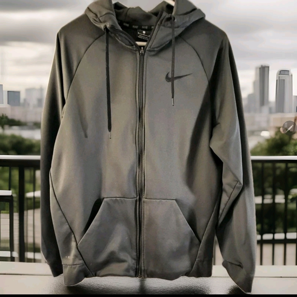 Nike   Men dry- fit logo hooded zipped jacket. Size M.